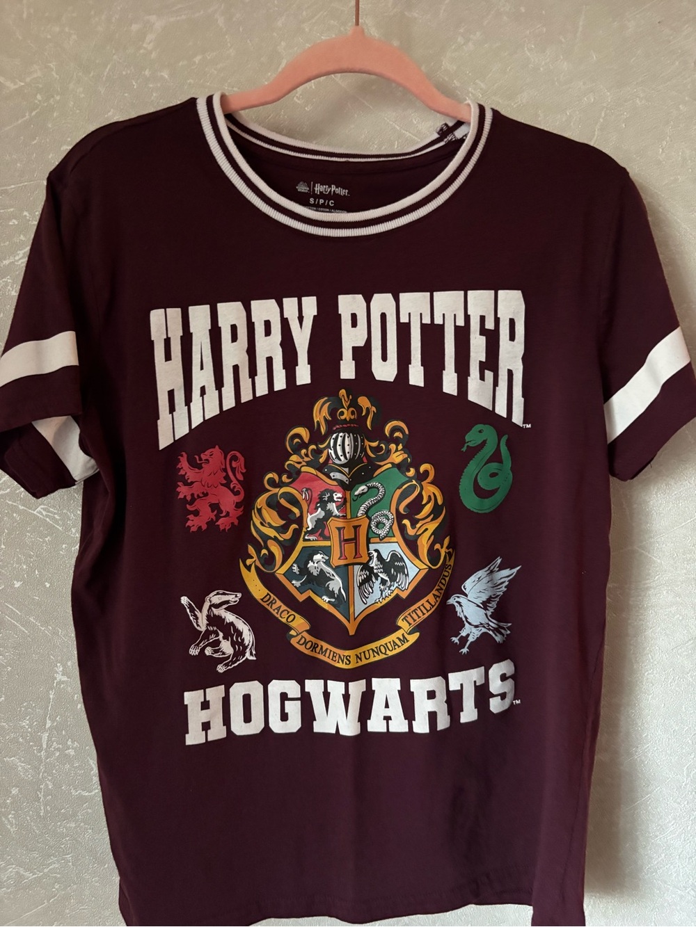 Warner Bros. Maroon Harry Potter Hogwarts Crest Tee with White Trim